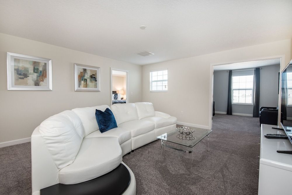 undefined 8 Bdrm 5 Bath Villa 6