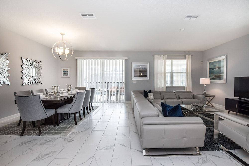 undefined 8 Bdrm 5 Bath Villa 4