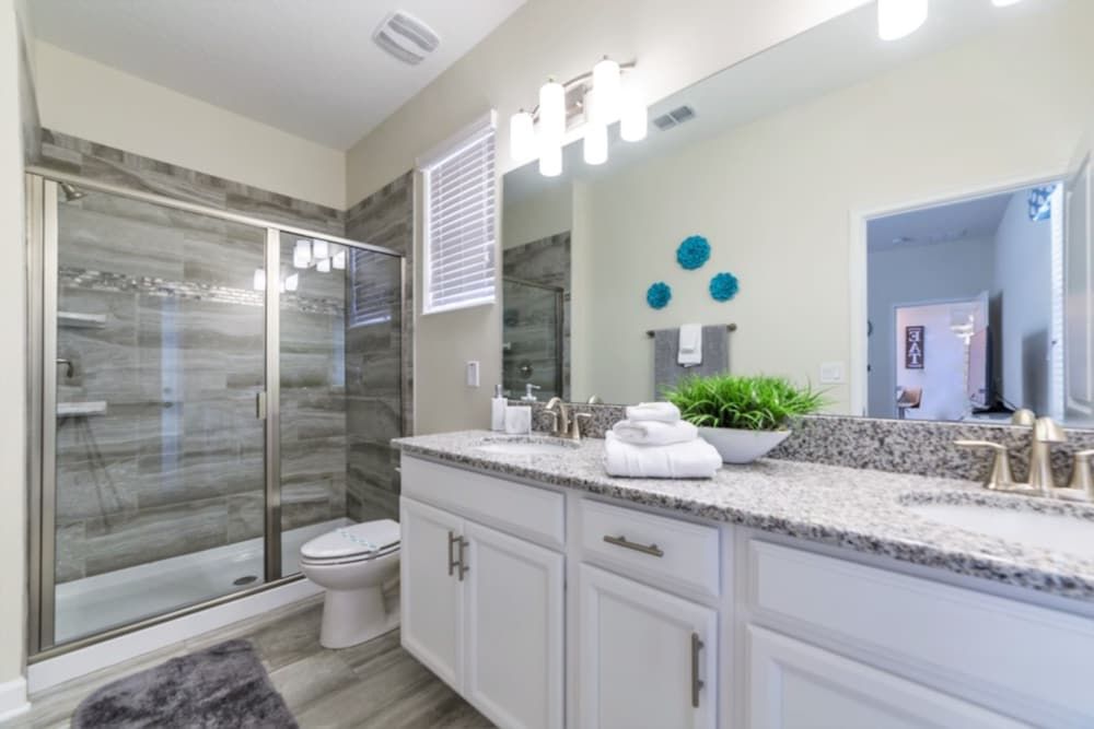 Cool and Modern 5 Bed 4 Ba Game Room Pool Spa 4724sh Villa (Storey Lake 5 Bedroom Private Pool Br) 10