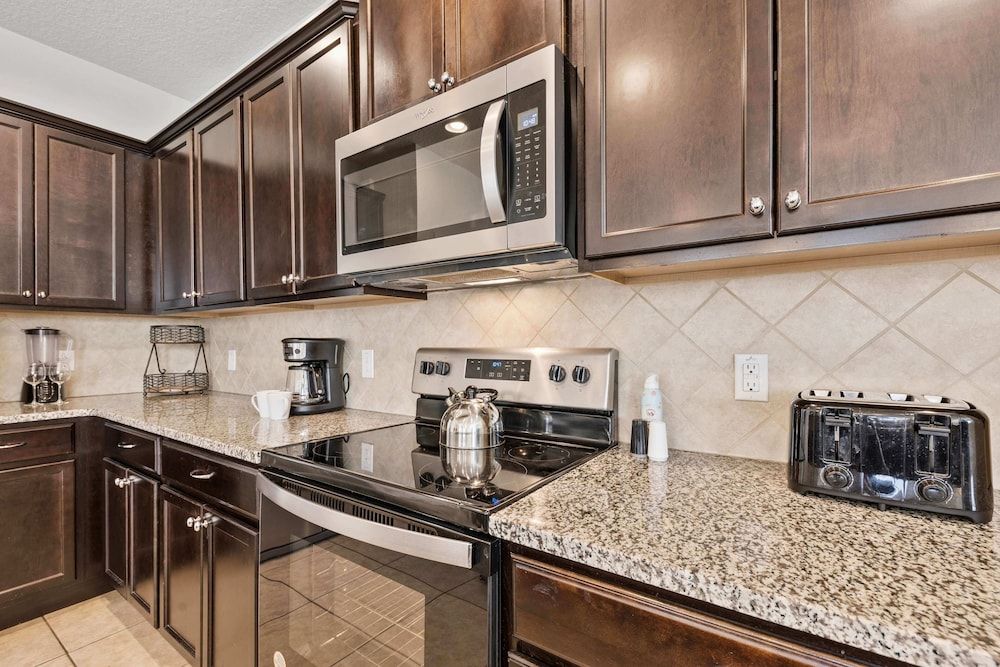 undefined Beautiful Townhome With Splash Pool and Game Room! 6