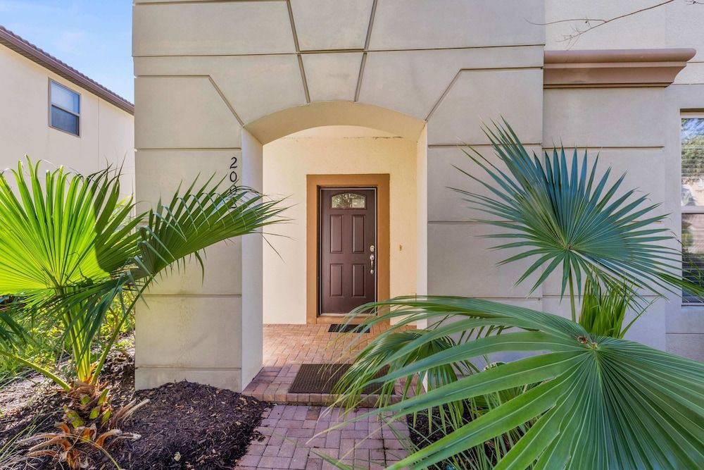 undefined Beautiful Townhome With Splash Pool and Game Room! 2