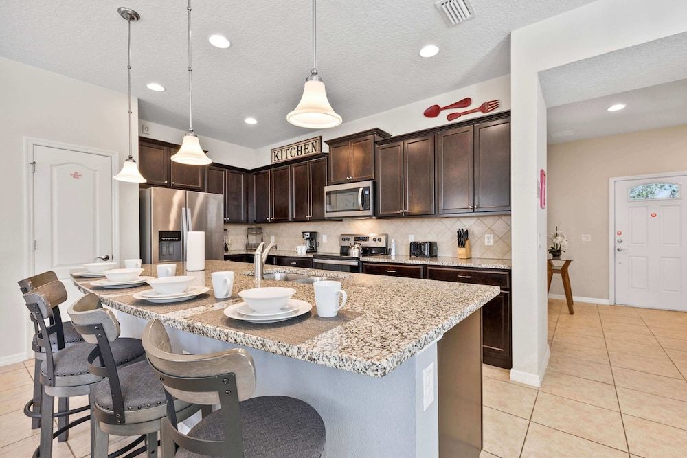 undefined Beautiful Townhome With Splash Pool and Game Room! 10