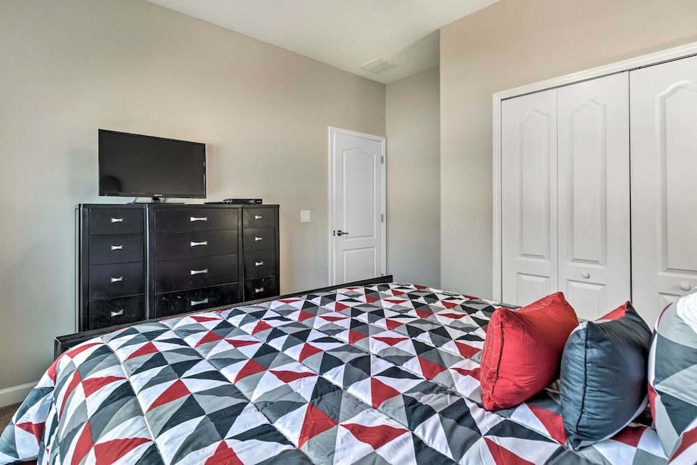 Kissimmee Oasis w/ Heated Pool ~ 7 Mi to Disney! House (5 Bedrooms) 16