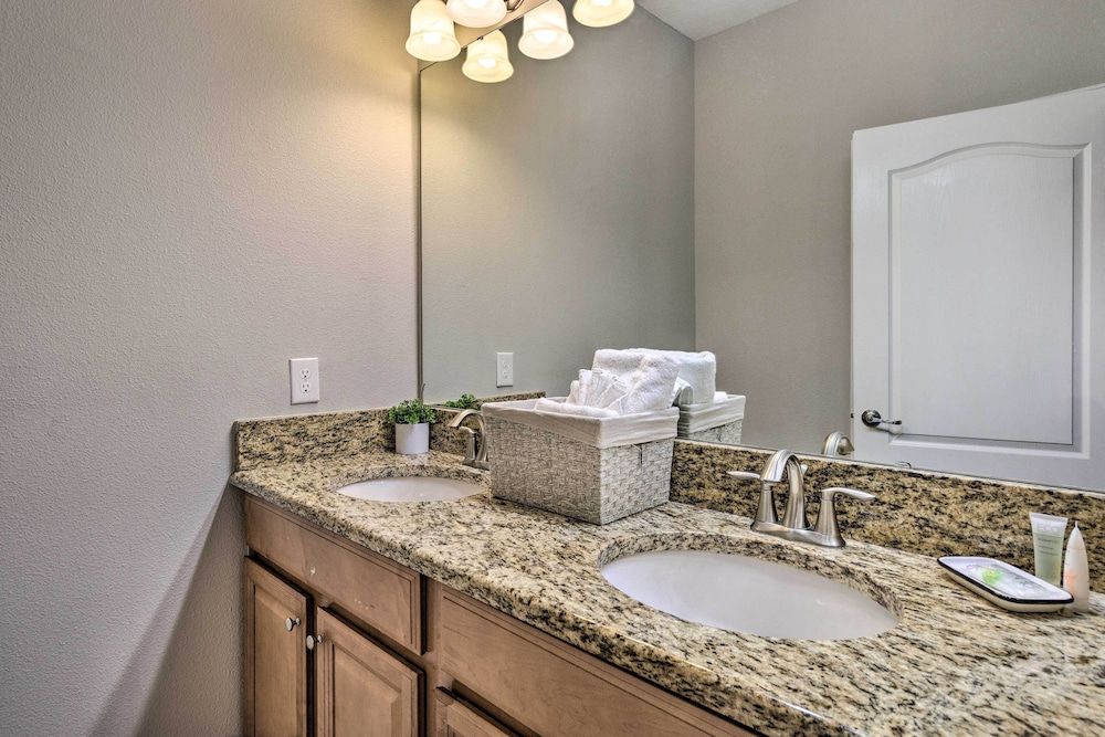 undefined Kissimmee Oasis w/ Heated Pool ~ 7 Mi to Disney! 4