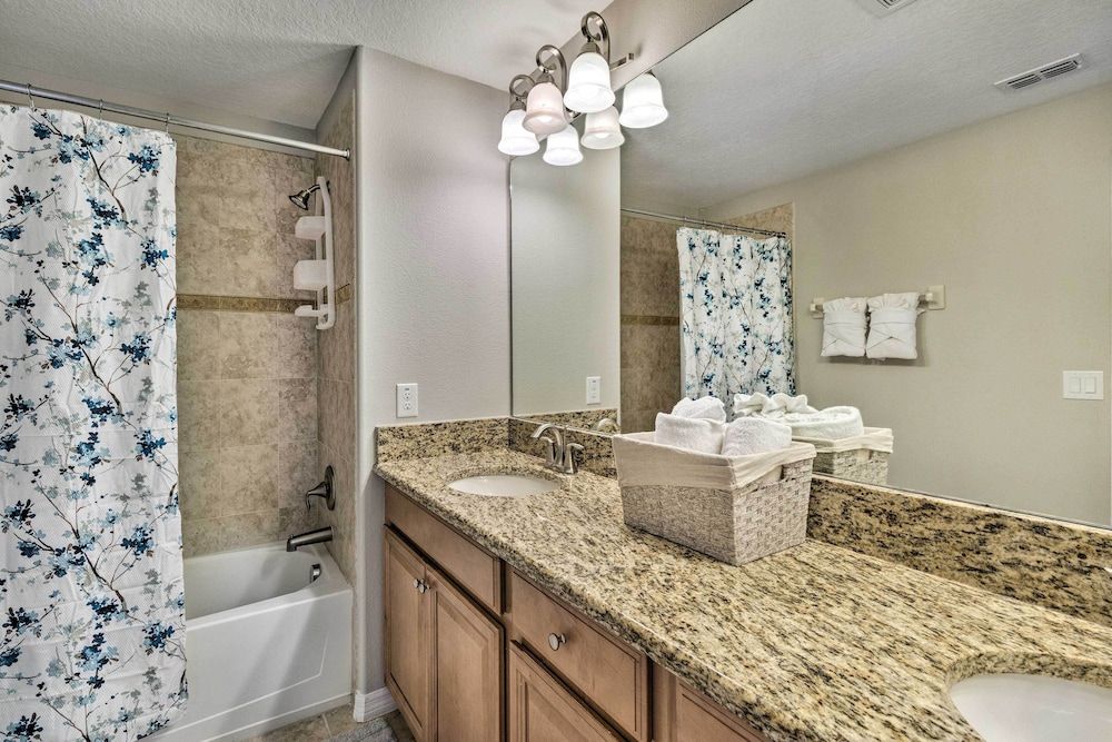 Kissimmee Oasis w/ Heated Pool ~ 7 Mi to Disney! House (5 Bedrooms) 17