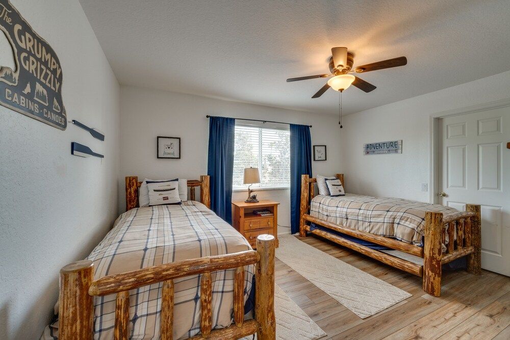 undefined Spacious Home in Gated Resort, 2 Mi to Disney! 3