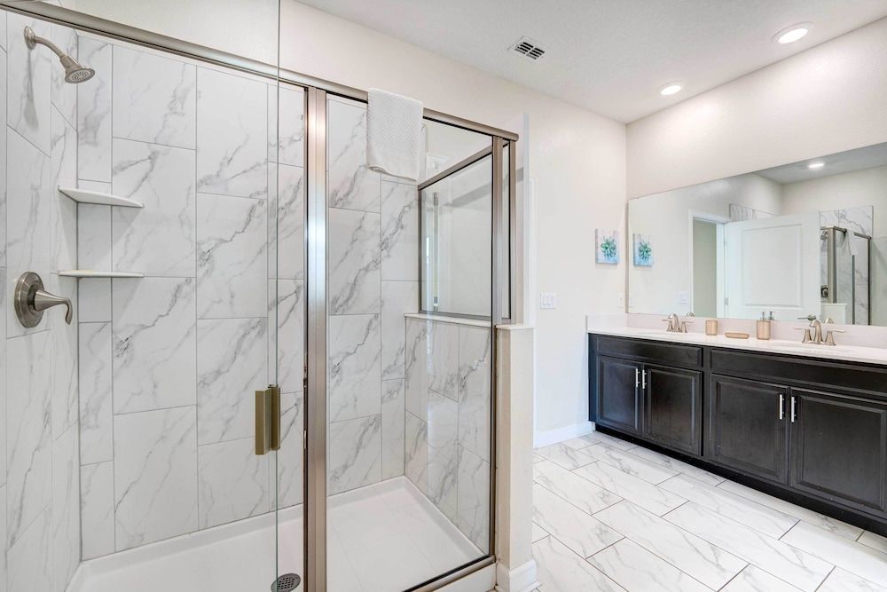 Kissimmee Resort-style House w/ Home Theater House (Multiple Bedrooms) 21