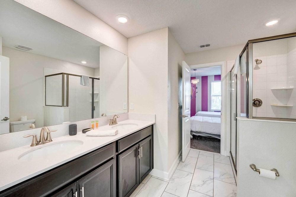 Kissimmee Resort-style House w/ Home Theater House (Multiple Bedrooms) 17