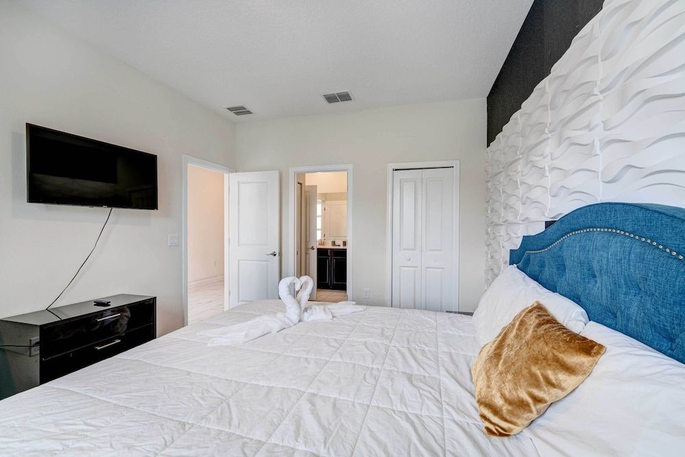 undefined Kissimmee Resort-style House w/ Home Theater 4