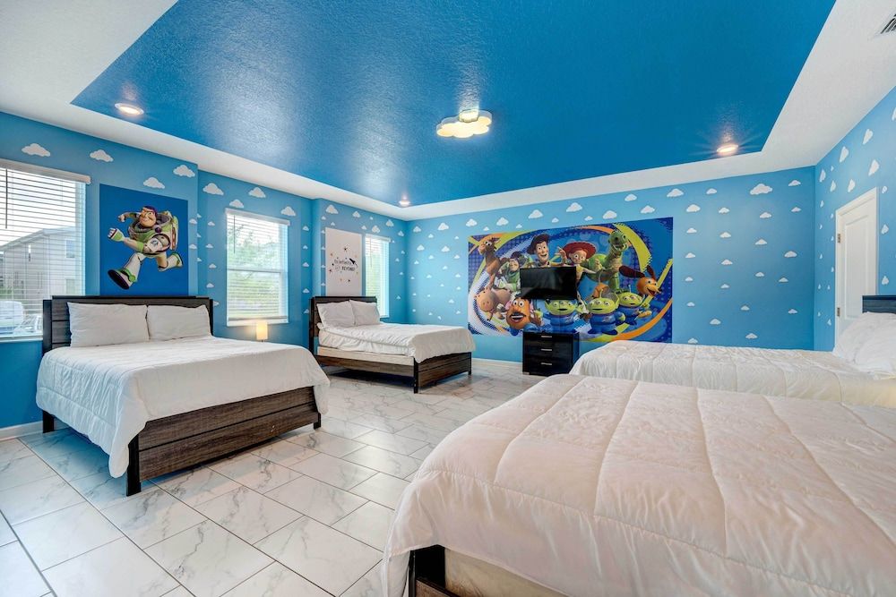 Kissimmee Resort-style House w/ Home Theater House (Multiple Bedrooms) 10