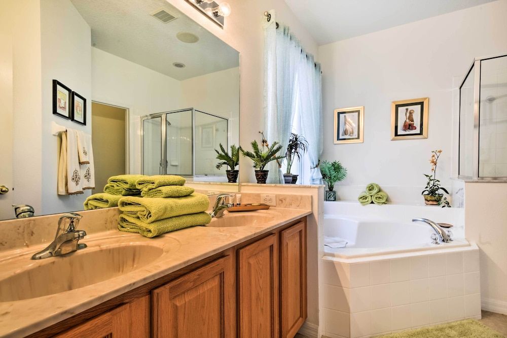 Luxe Terra Verde Villa w/ Theater: 6 Mi to Disney! House (6 Bedrooms) 11