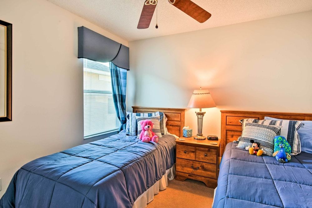 Luxe Terra Verde Villa w/ Theater: 6 Mi to Disney! House (6 Bedrooms)