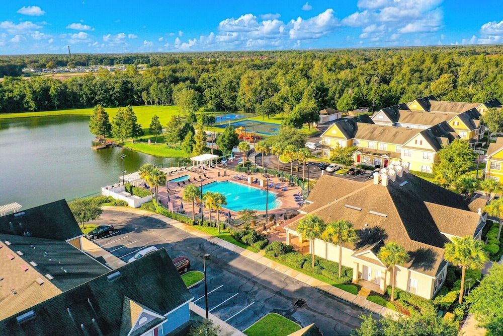 undefined Seven Dwarfs Vacations Resort 6