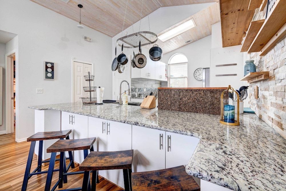 undefined Kissimmee Retreat w/ Private Basketball Court! 10