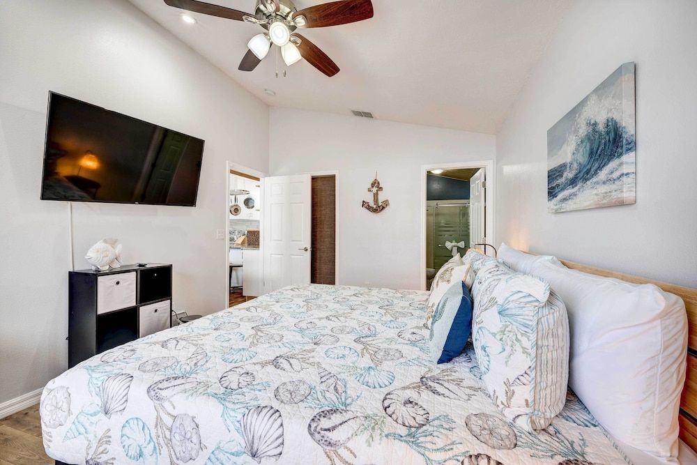 undefined Kissimmee Retreat w/ Private Basketball Court!