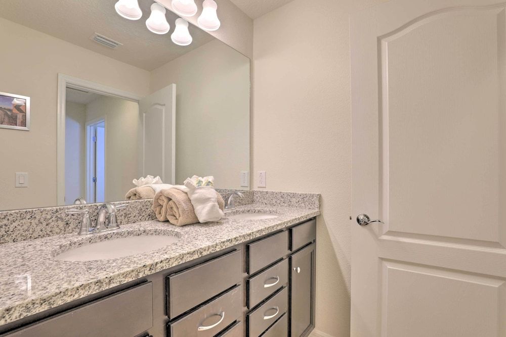 undefined Disney Family Fun w/ Lanai & Games: 8 Mi to Parks! 4