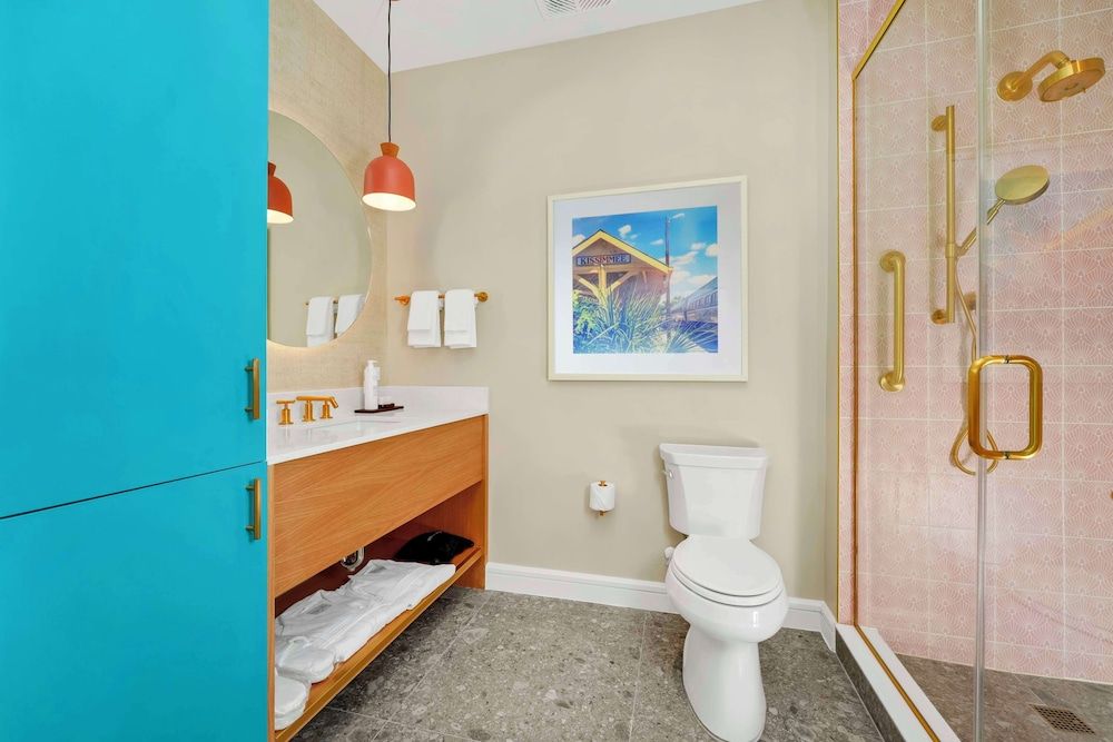 Embassy Suites By Hilton Orlando Sunset Walk Room, 1 Queen Bed, Accessible (Mobility, Hearing, Roll-In Shower) 4