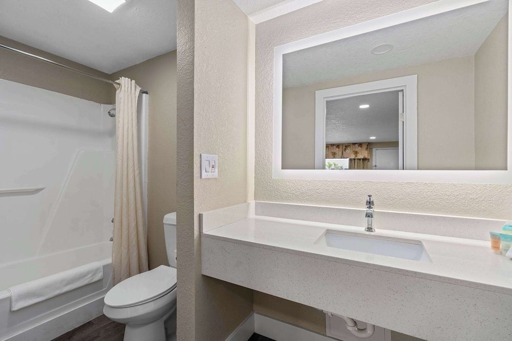 undefined Travelodge by Wyndham Kissimmee/Orlando 6