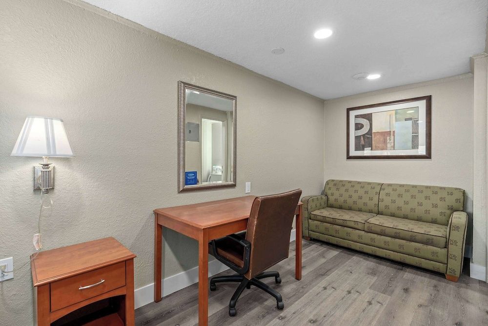 undefined Travelodge by Wyndham Kissimmee/Orlando 9