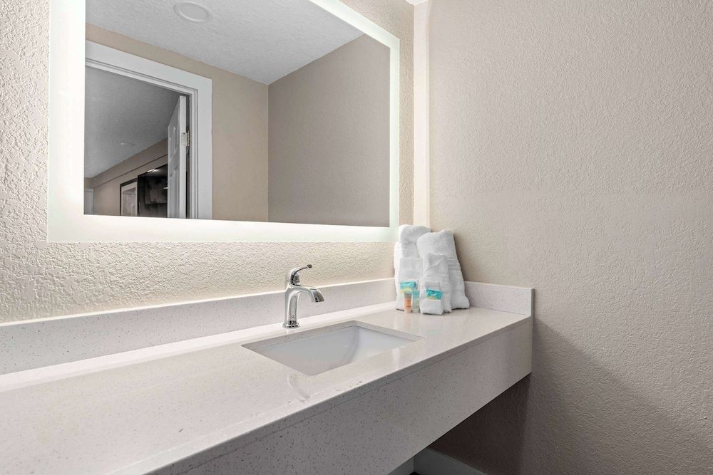 undefined Travelodge by Wyndham Kissimmee/Orlando 7