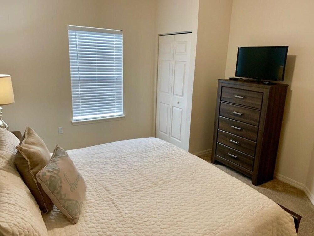 Villa Beatriz - Lucaya Village House, Multiple Beds (Villa Beatriz - Lucaya Village) 10