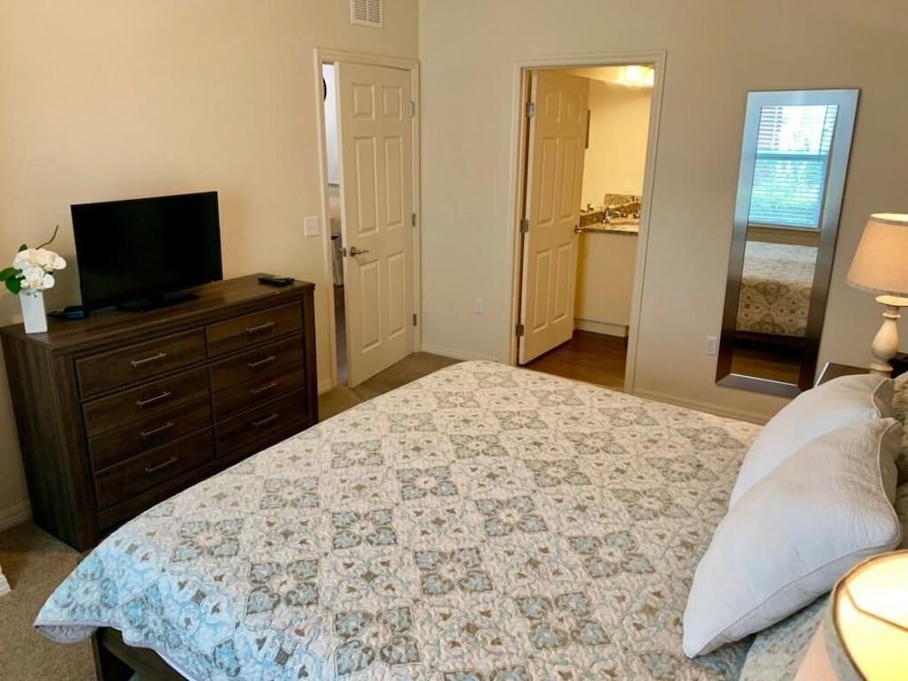 Villa Beatriz - Lucaya Village House, Multiple Beds (Villa Beatriz - Lucaya Village) 11