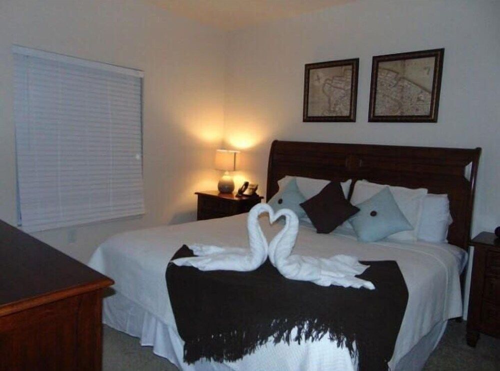 undefined Villa Kaluh - Lucaya Village 7