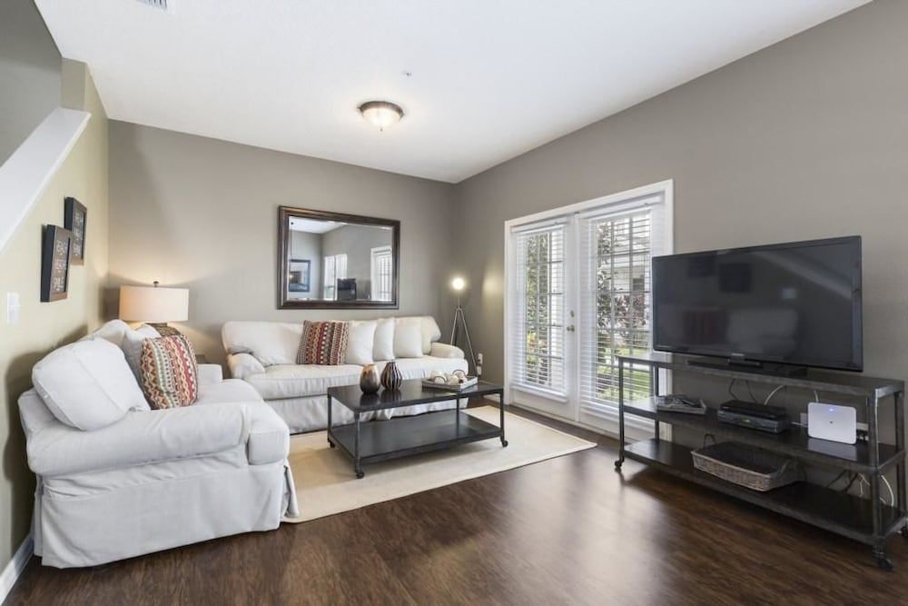 Villa Gusta - Lucaya Village Apartment 15