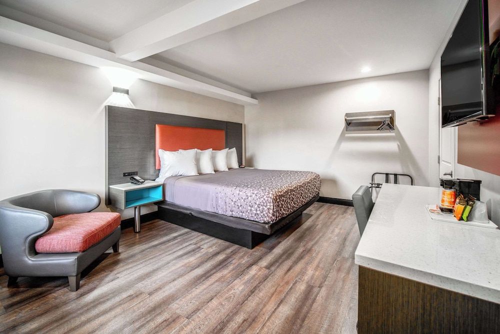 Standard Room, 1 King Bed, Non Smoking