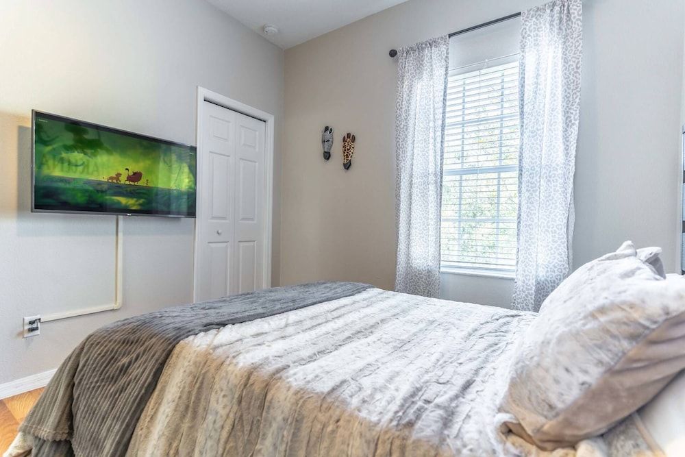 7526 Oakwater Apartment (7526 Oakwater)