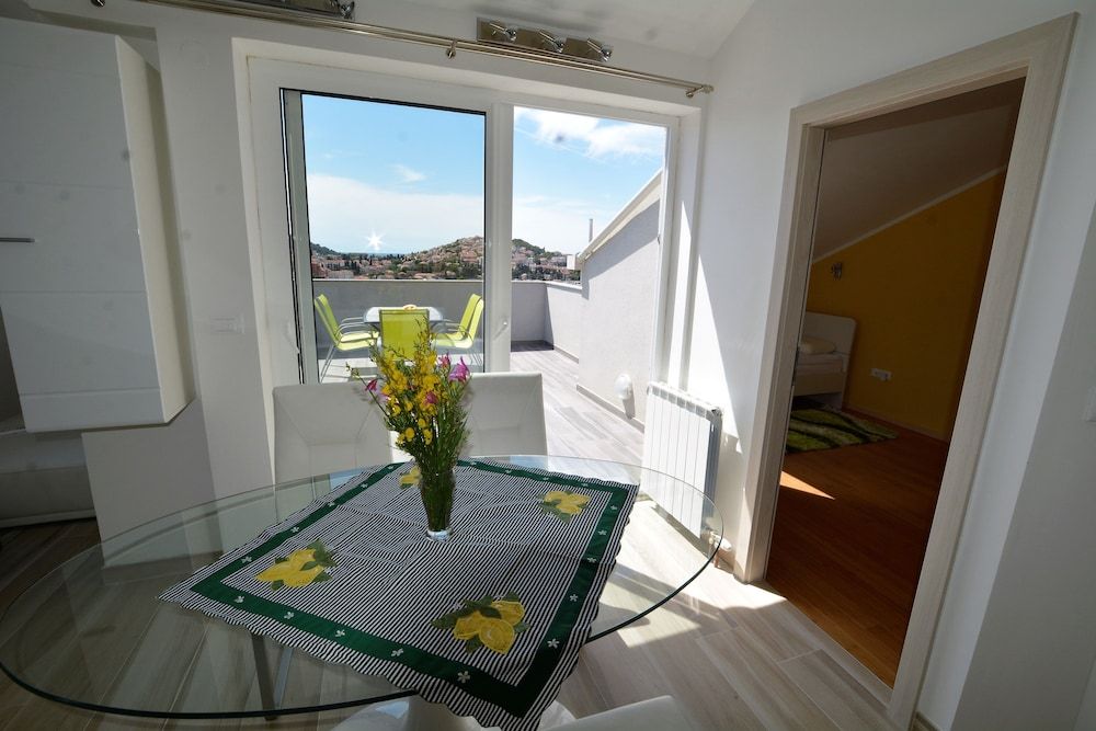 Villa Rosa Premium Apartment, 4 Bedrooms, Terrace, Sea View 9