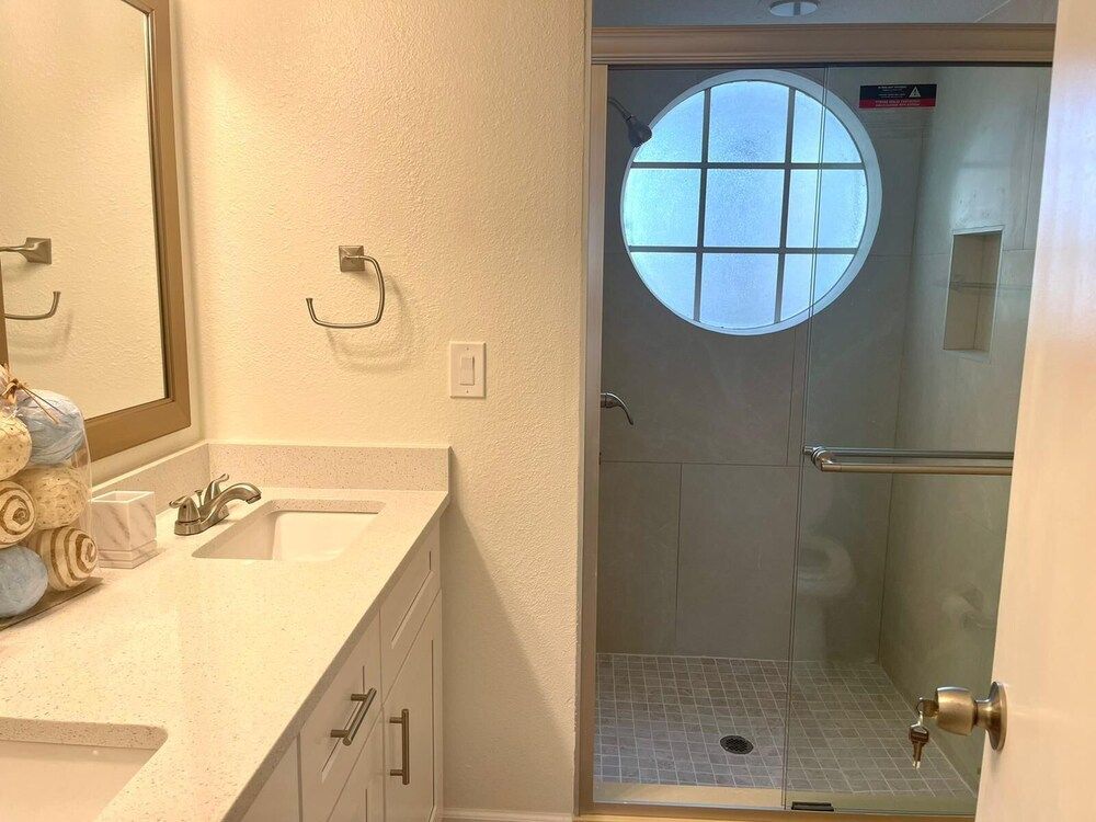 Three Bedroom Apartment #5 -- 5003 LBC -- Vusa Three Bedroom Condo Apartment Apartment, Multiple Beds, Pool Access 21