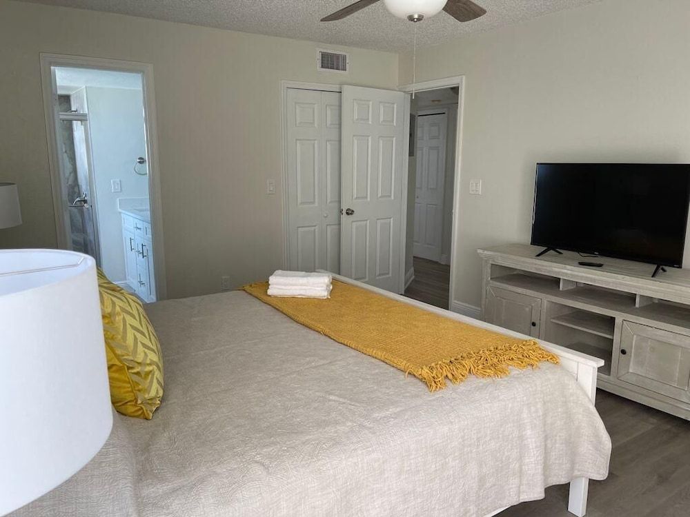undefined Three Bedroom Apartment #7 -- 2737 NPB -- Vusa Three Bedroom Condo Apartment 7
