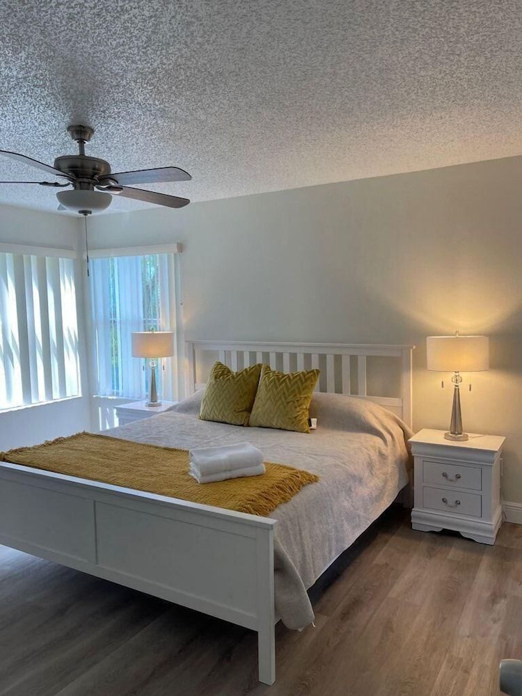 undefined Three Bedroom Apartment #7 -- 2737 NPB -- Vusa Three Bedroom Condo Apartment 6