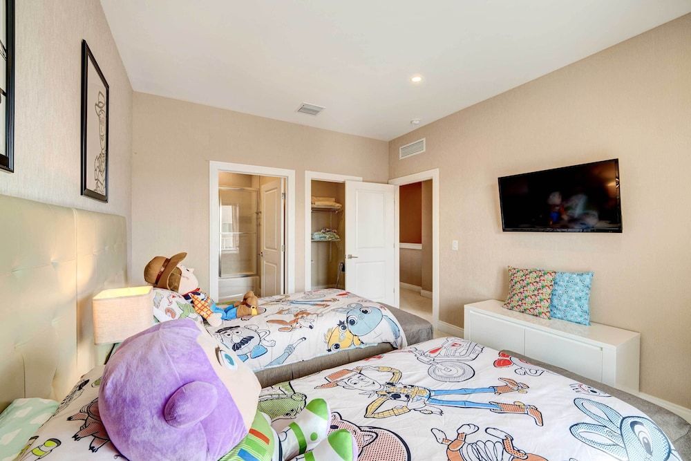 undefined Modern Townhome w/ Patio & Grill < 2 Mi to Disney! 9