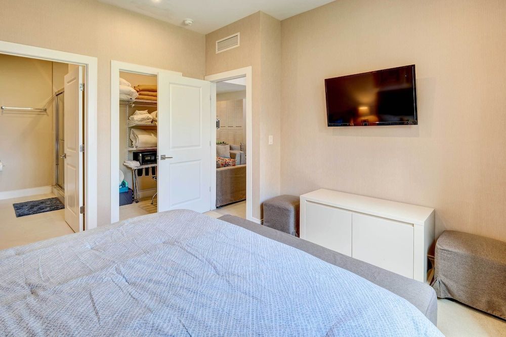 undefined Modern Townhome w/ Patio & Grill < 2 Mi to Disney! 5