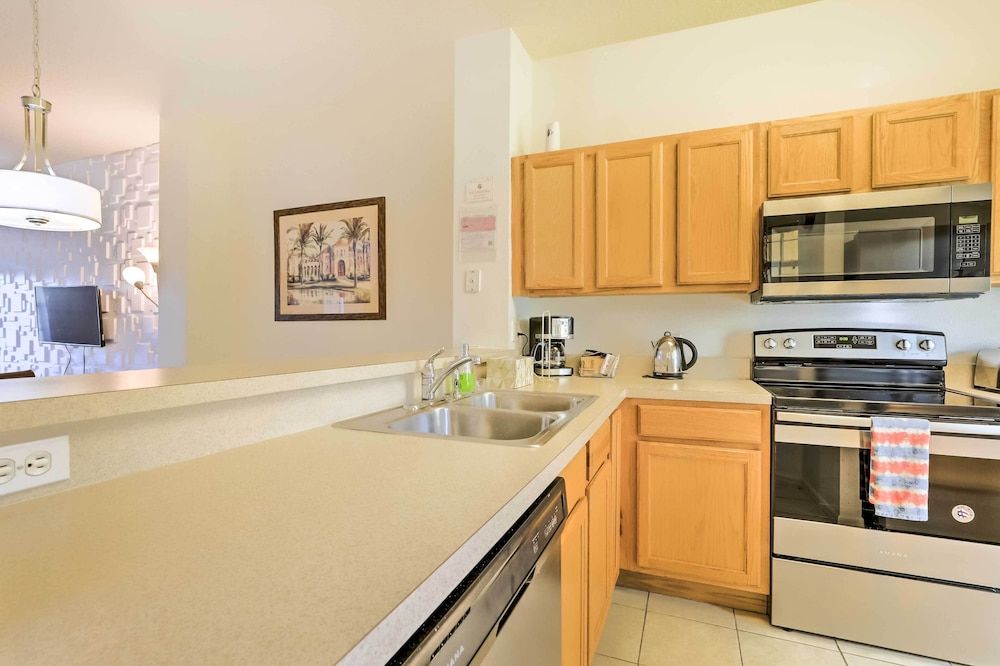 Resort Townhome w/ Private Pool ~ 5 Mi to Disney! Apartment (3 Bedrooms) 10