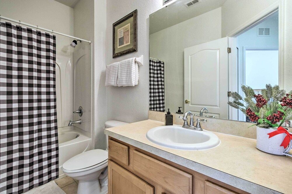 undefined Townhome w/ Water Views ~ 7 Mi to Disney! 5