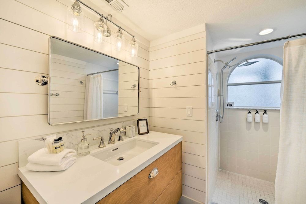 undefined Chic Kissimmee Townhome: 4 Mi to Disney! 2