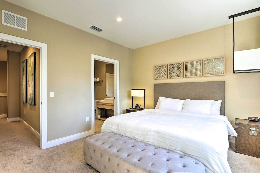 undefined Magic Villas Townhome ~ 5 Miles to Disney Parks! 5