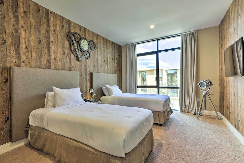 undefined Magic Villas Townhome ~ 5 Miles to Disney Parks! 3