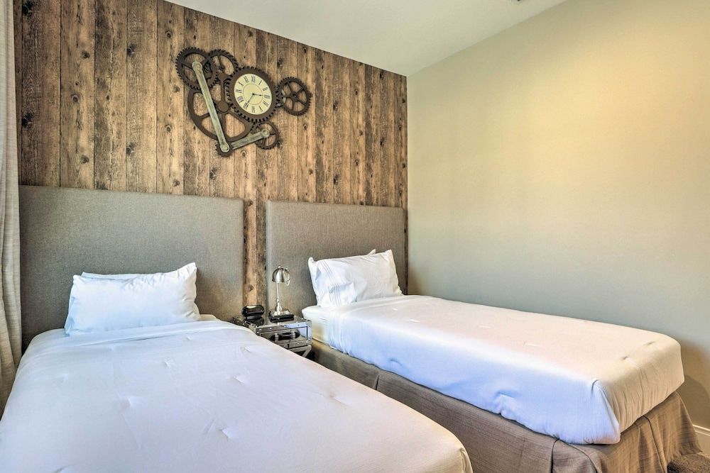 undefined Magic Villas Townhome ~ 5 Miles to Disney Parks! 2