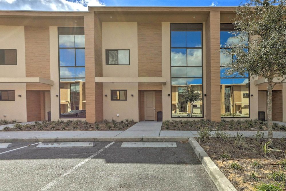 undefined Magic Villas Townhome ~ 5 Miles to Disney Parks! 6