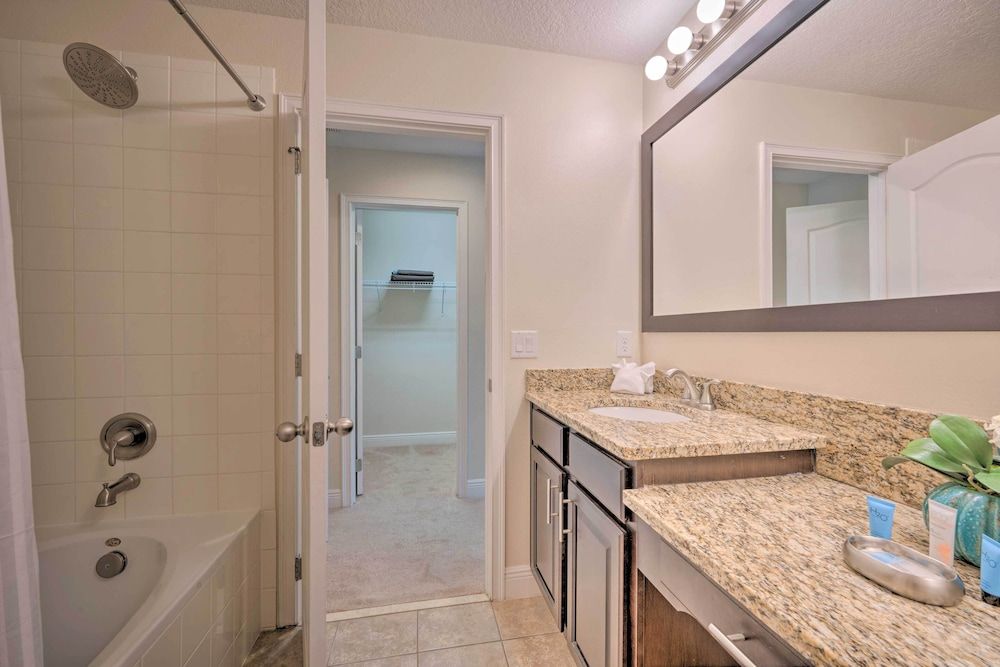 Davenport Home w/ Yard, Near Golf & Shopping! Apartment (3 Bedrooms) 14