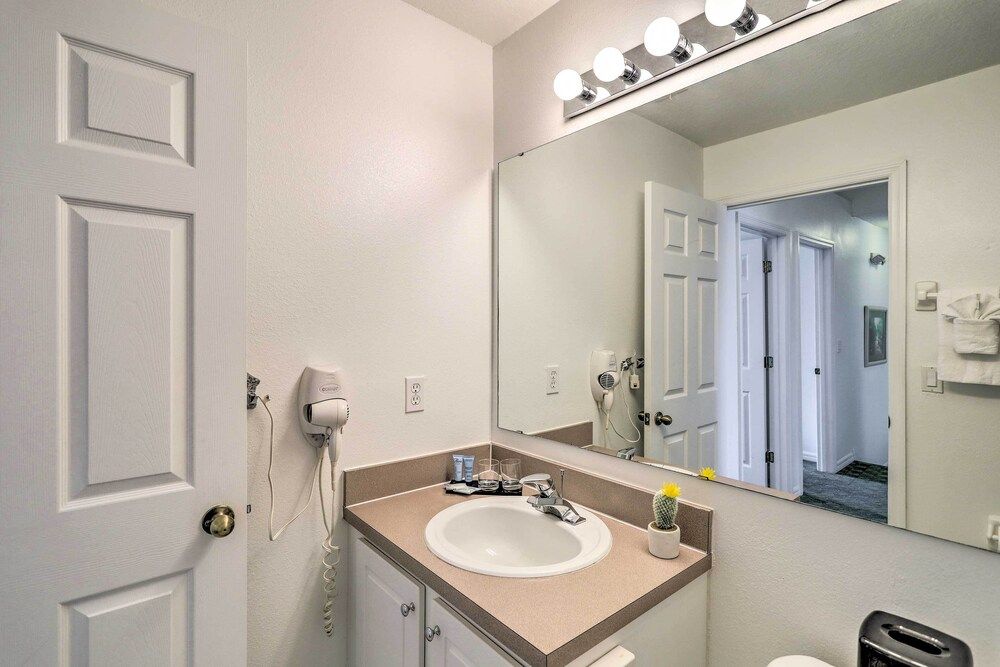 undefined Cozy Kissimmee Townhome ~ 8 Mi to Disney World! 7