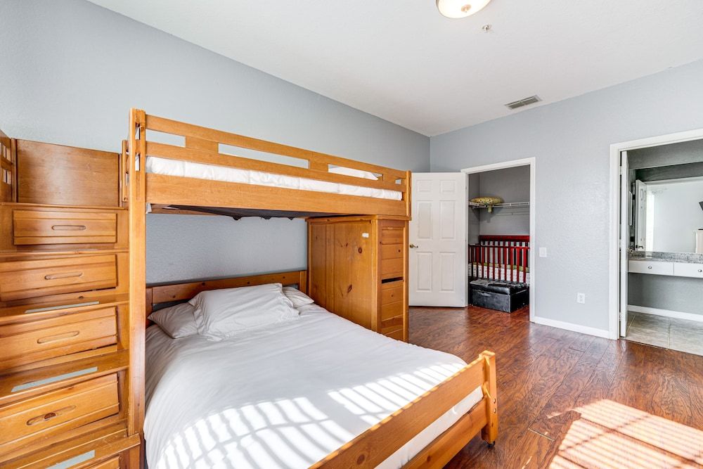 Cozy Kissimmee Condo ~ 6 Mi to Disney World! Apartment (3 Bedrooms) 4