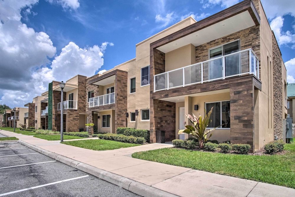 undefined Stylish Magic Village Abode ~ 1 Mi to Disney! 3