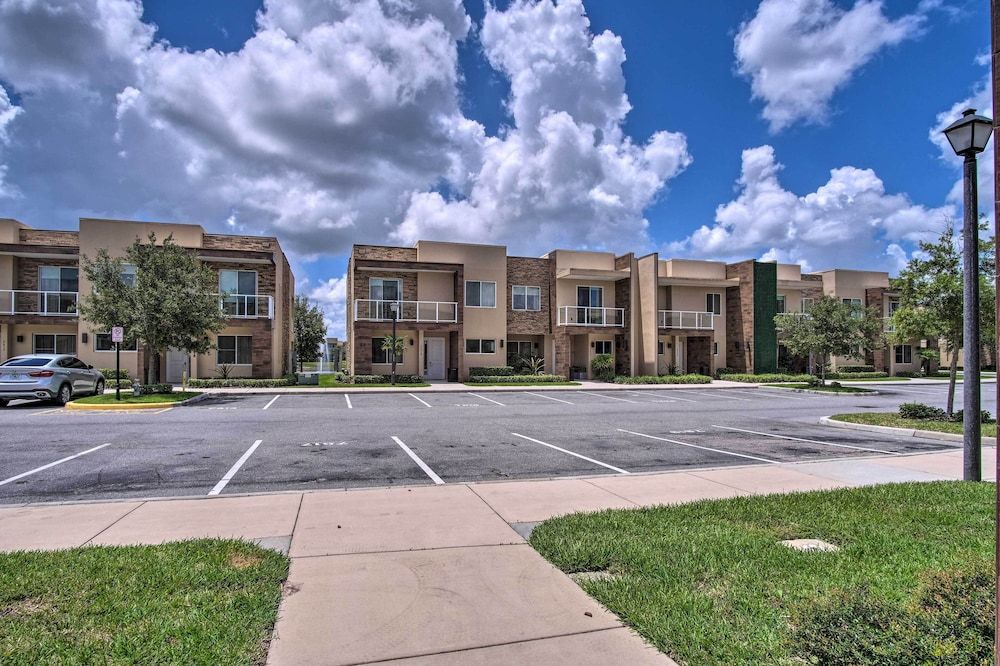 undefined Stylish Magic Village Abode ~ 1 Mi to Disney! 2