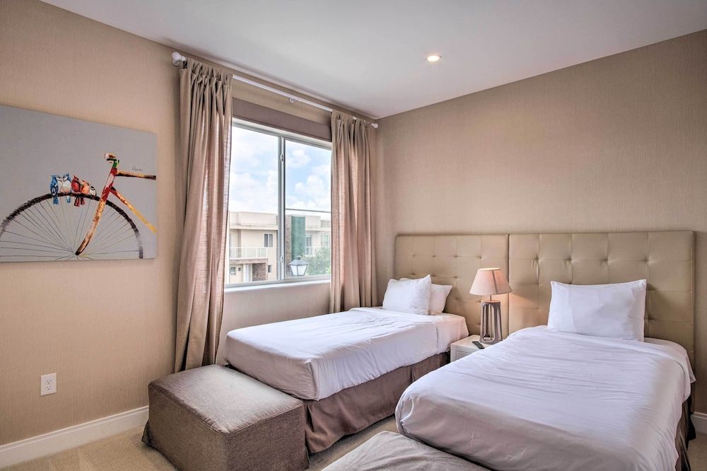 undefined Stylish Magic Village Abode ~ 1 Mi to Disney! 8