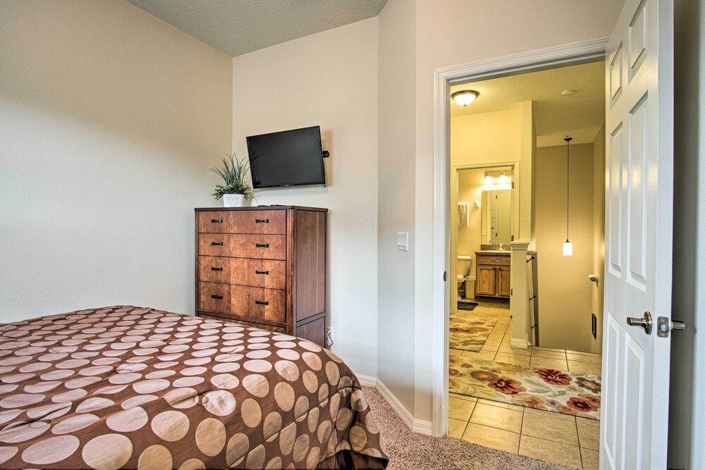 undefined Quiet Condo w/ Balcony ~ 2 Miles to Disney World! 5